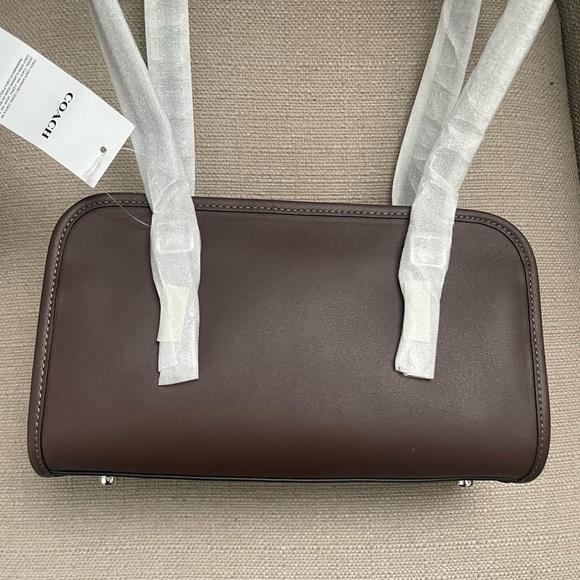 Coach Swing Zip Bag in colour silver/maple NWT - Picture 5 of 15